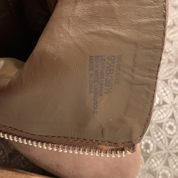 Gorgeous BCBG Generation Suede Booties 9.5 heeled boots - Picture 8 of 9